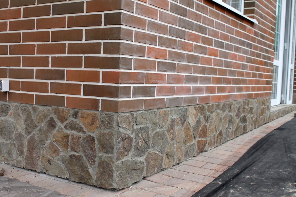 Отделка цоколя частного дома