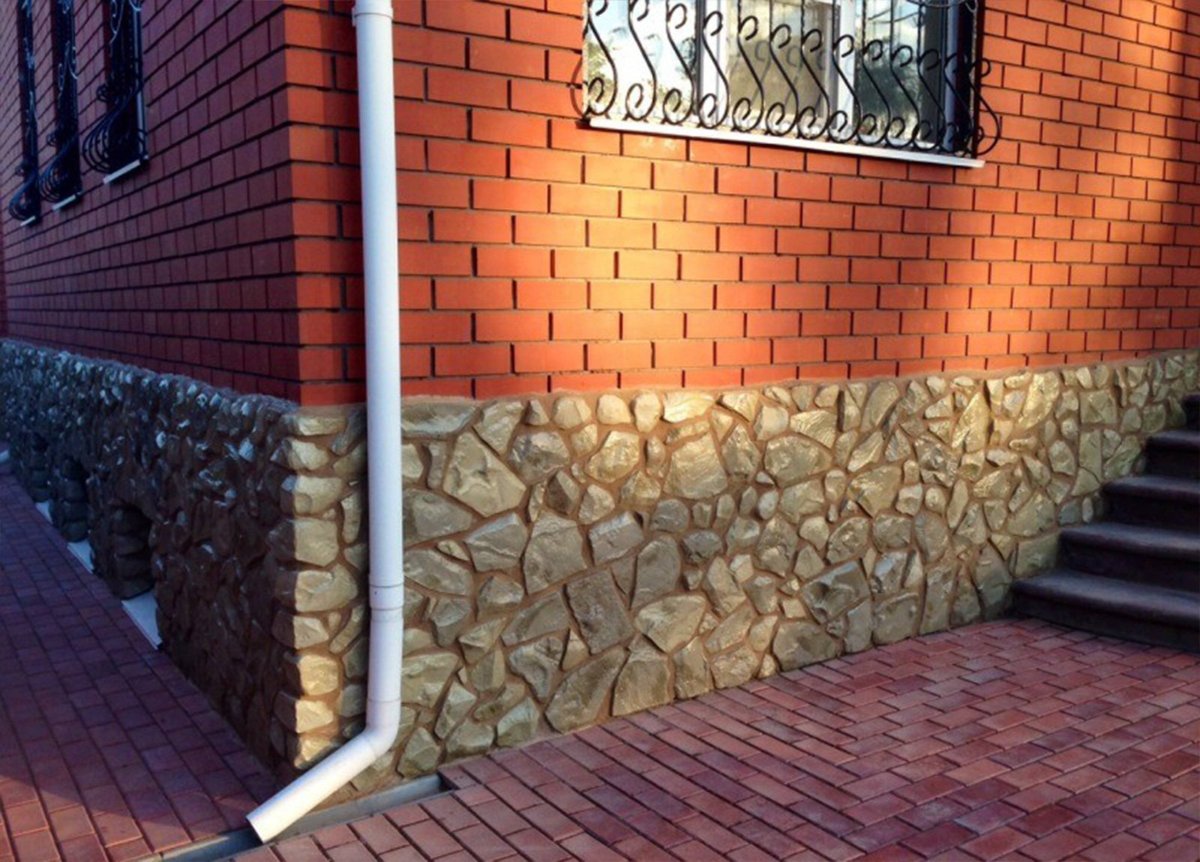 Отделка цоколя частного дома