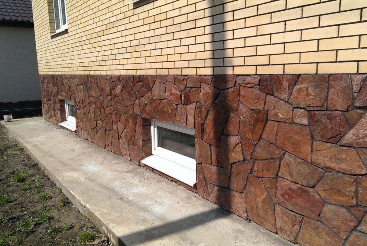 Отделка цоколя под камень