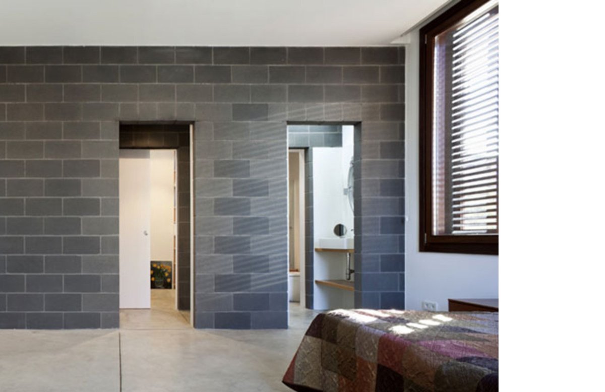 Стена из блоков в интерьере