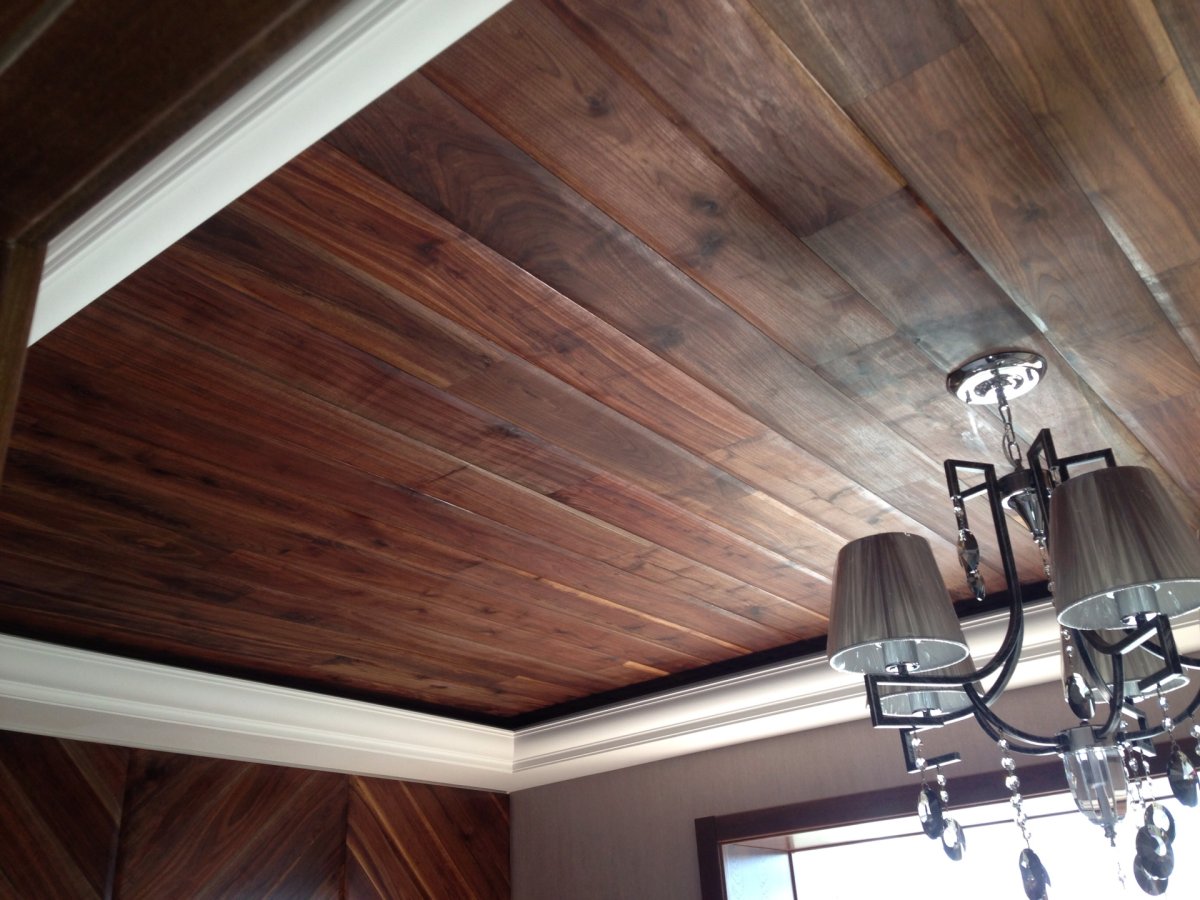 Лакированные деревянные потолки