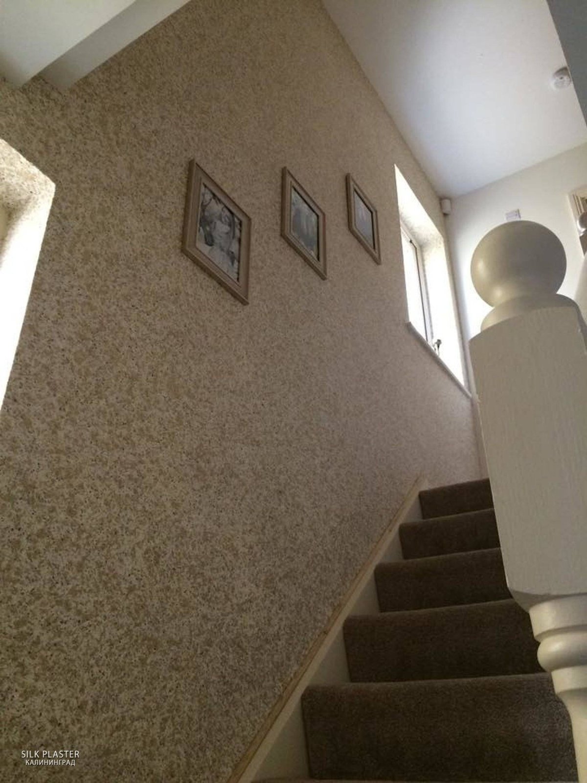 Декоративная штукатурка короед в коридоре