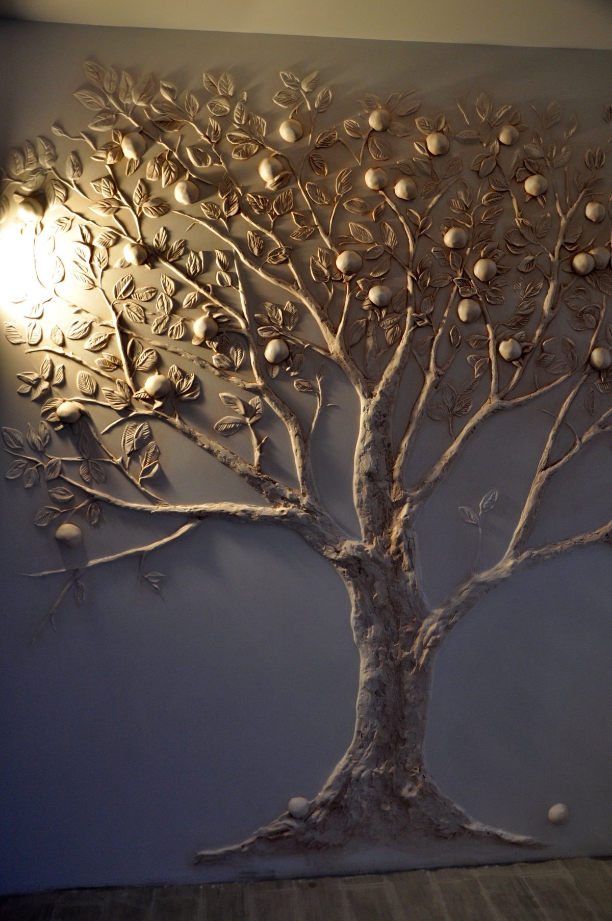 Дерево из штукатурки