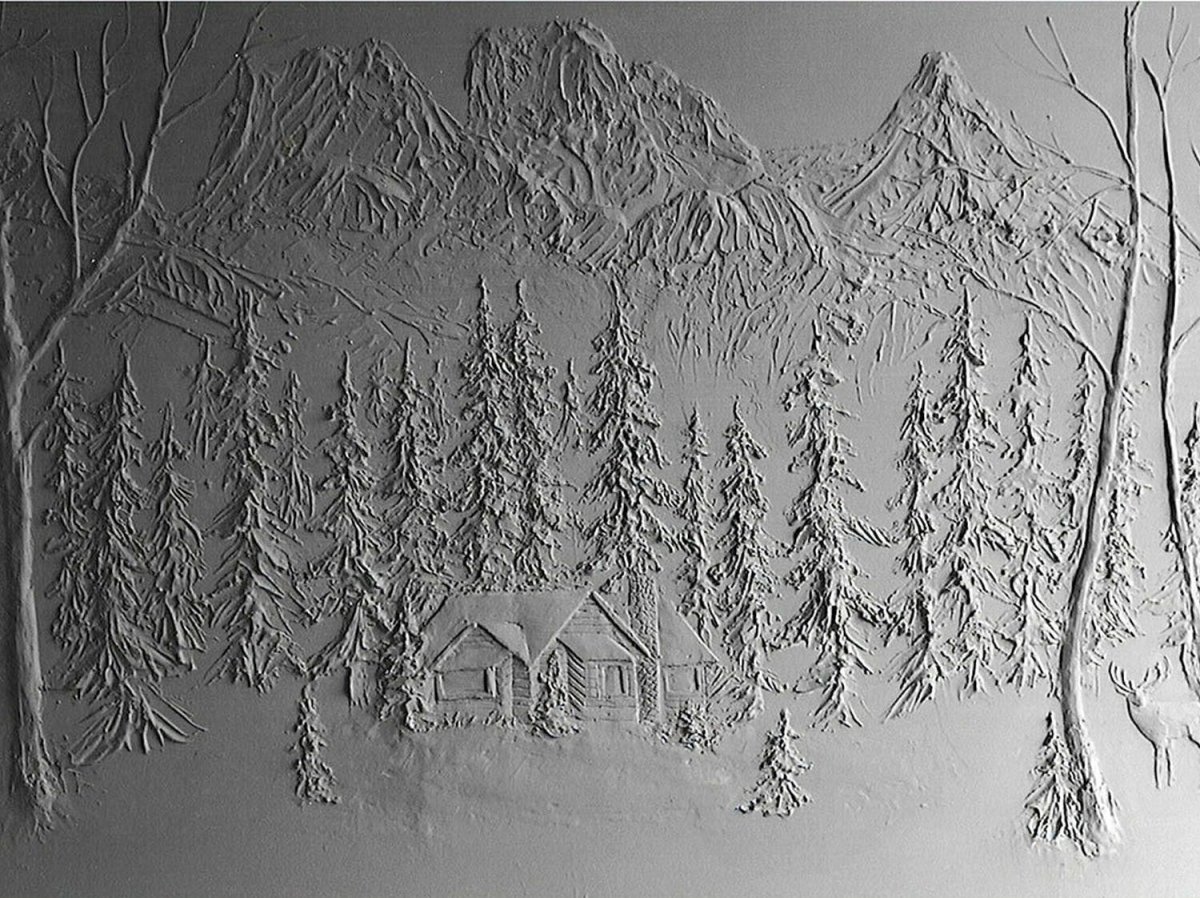 Горы из штукатурки на стене