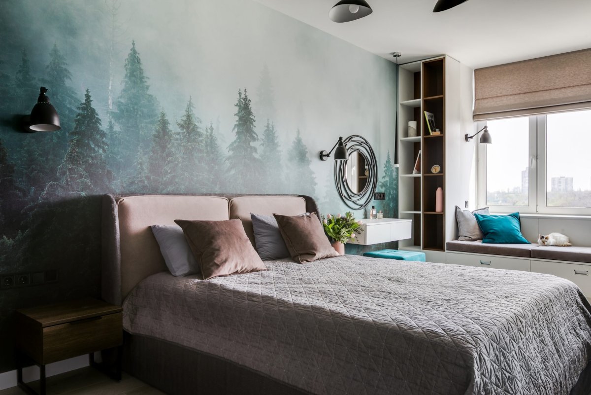 Спальня с лесом на стене