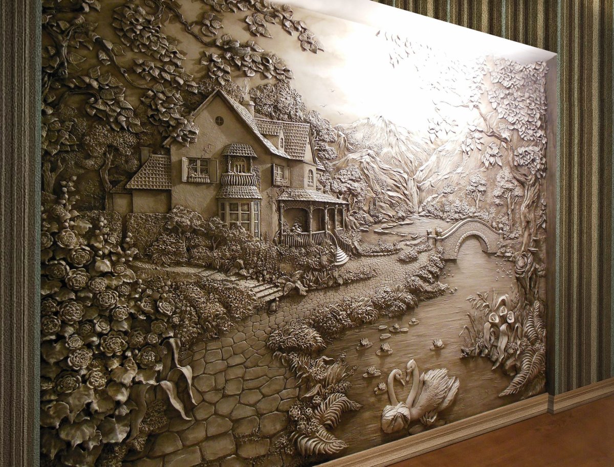 Студия барельеф художник Александр Плющев