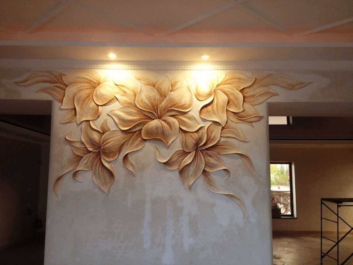 Барельеф цветы на стене