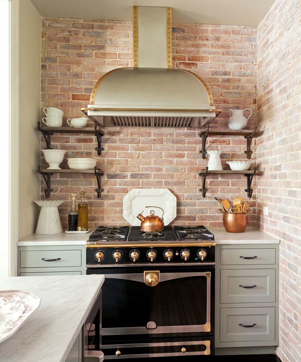 Плита в интерьере кухни