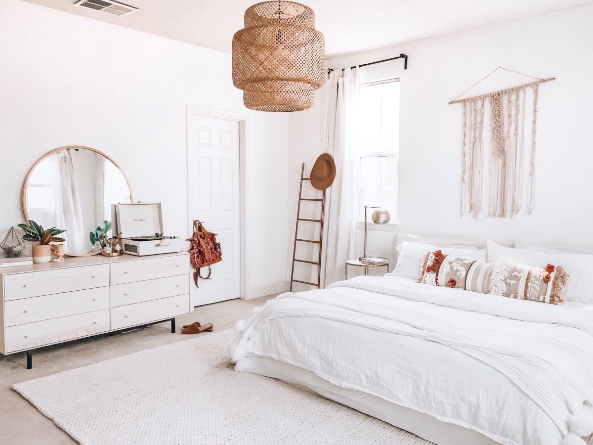 Спальня из сосны в скандинавском интерьере