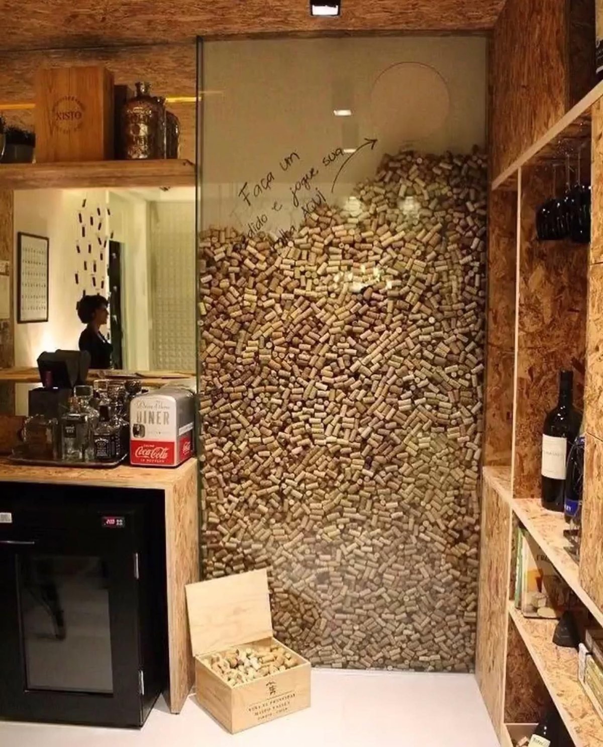 Декор из винных пробок