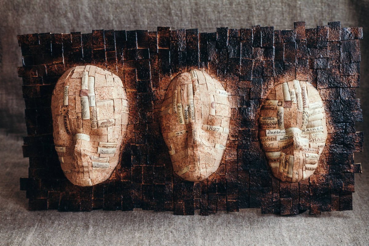 Картины из винных пробок