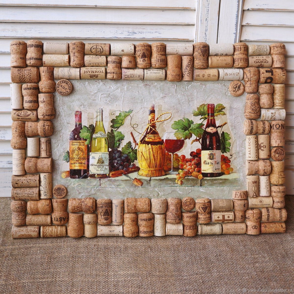 Панно из пробок