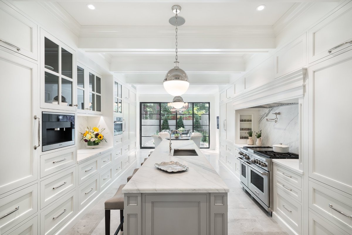 Кухня белая прямоугольная