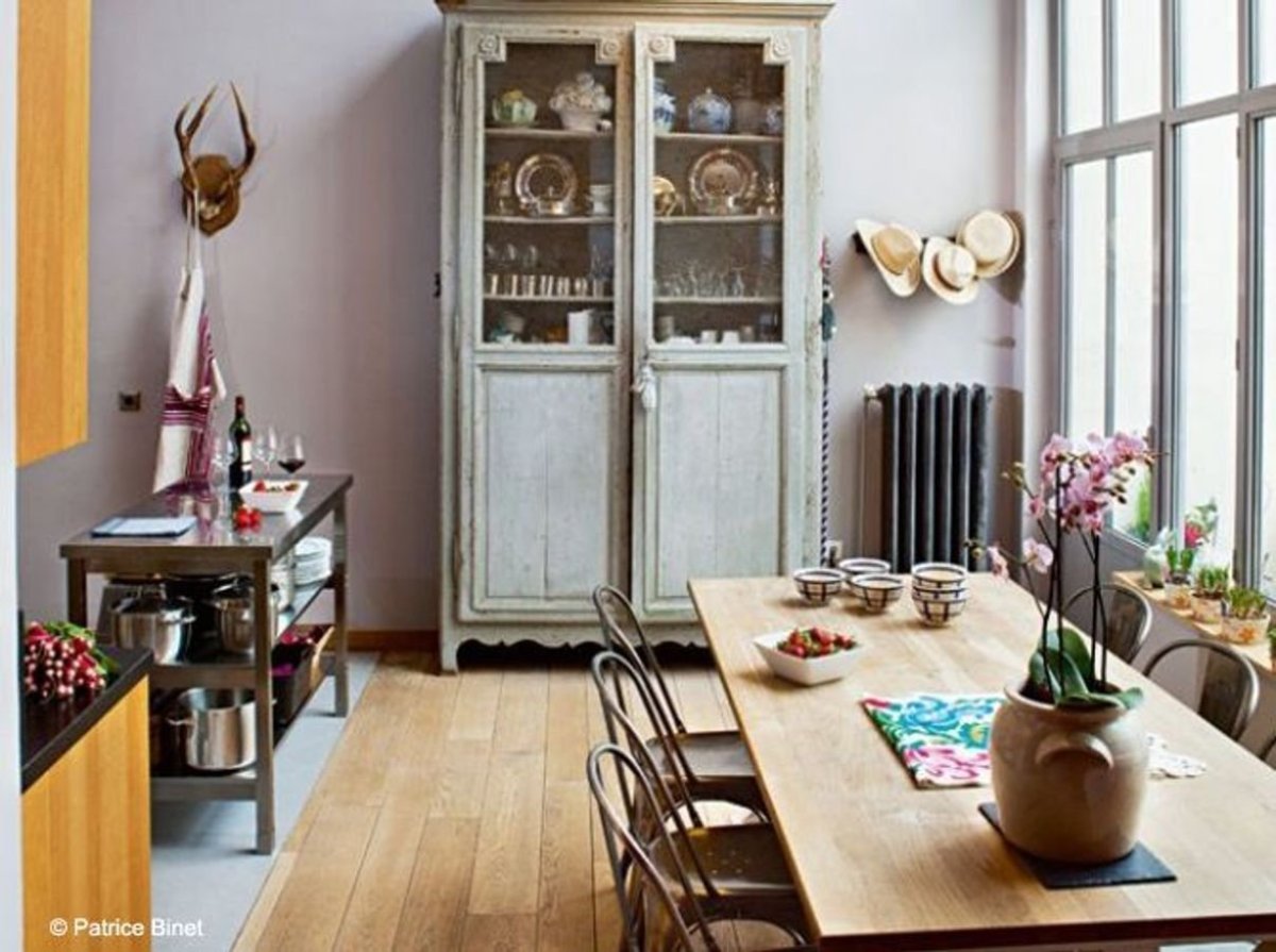 Старинный буфет в интерьере лофт