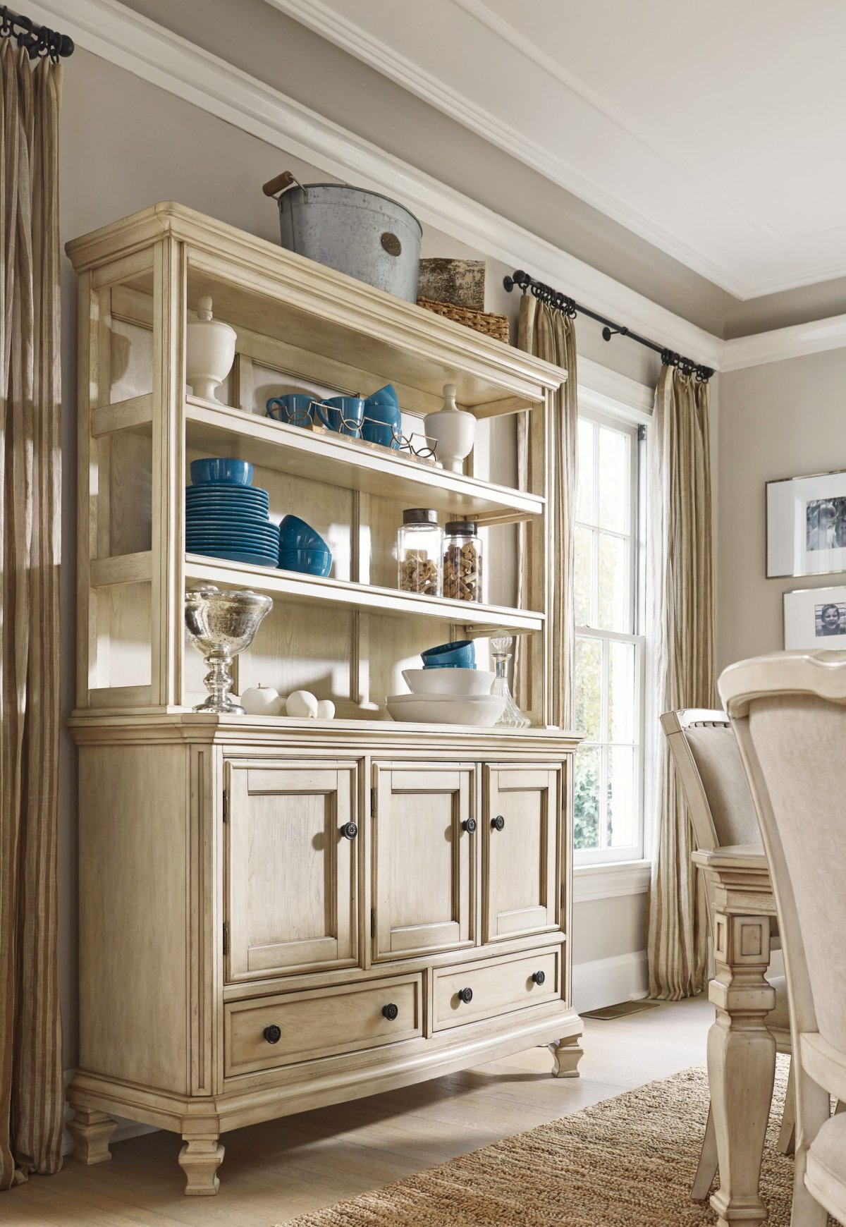 Буфет Ashley Burleson