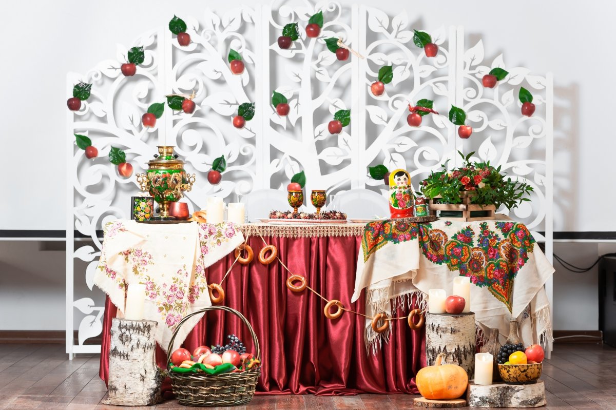 Украшение зала в русском стиле