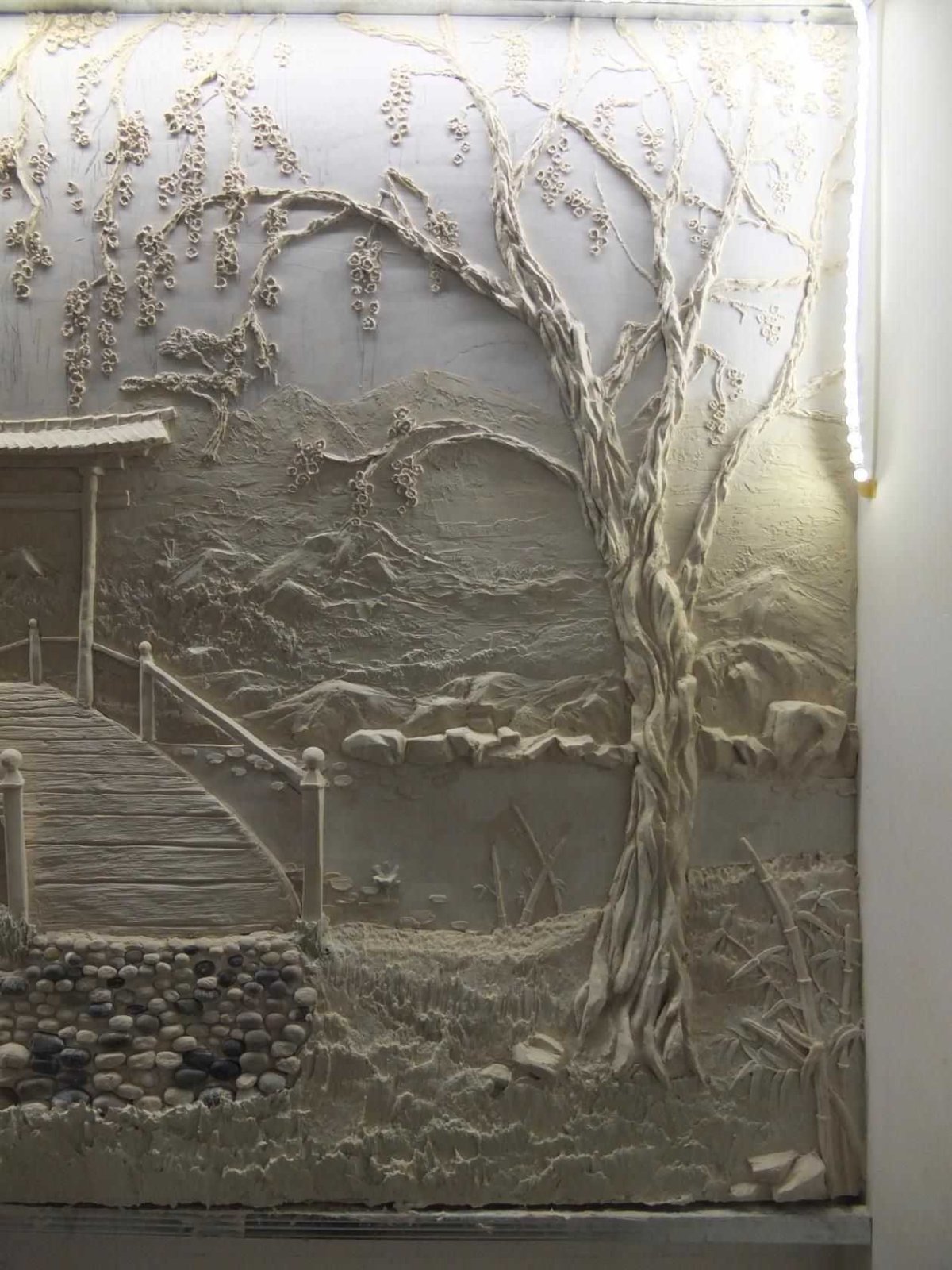 Барельеф на стене