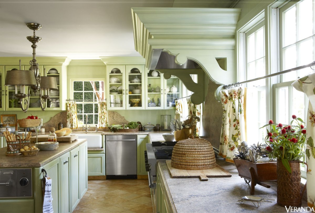Зеленая кухня в английском стиле