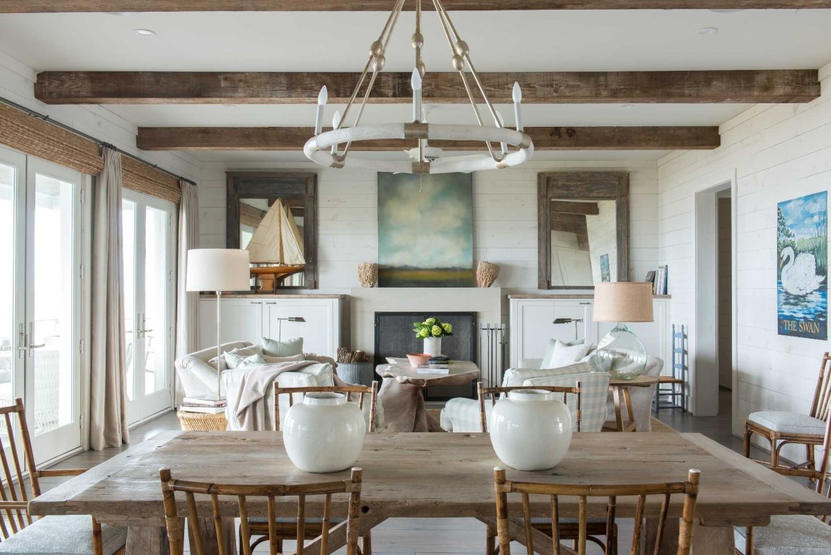 Интерьер деревенского дома в светлых тонах