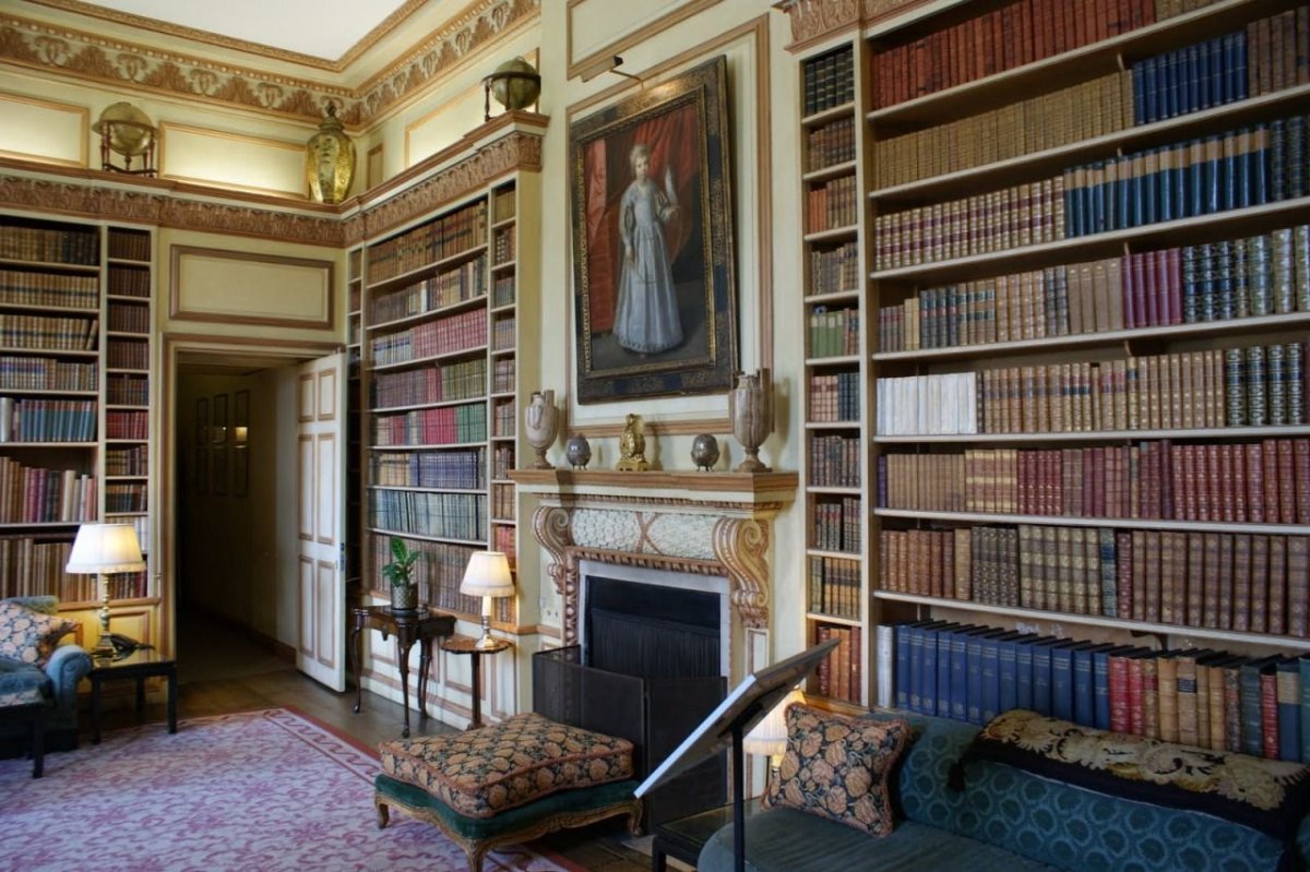 Библиотека в английском особняке