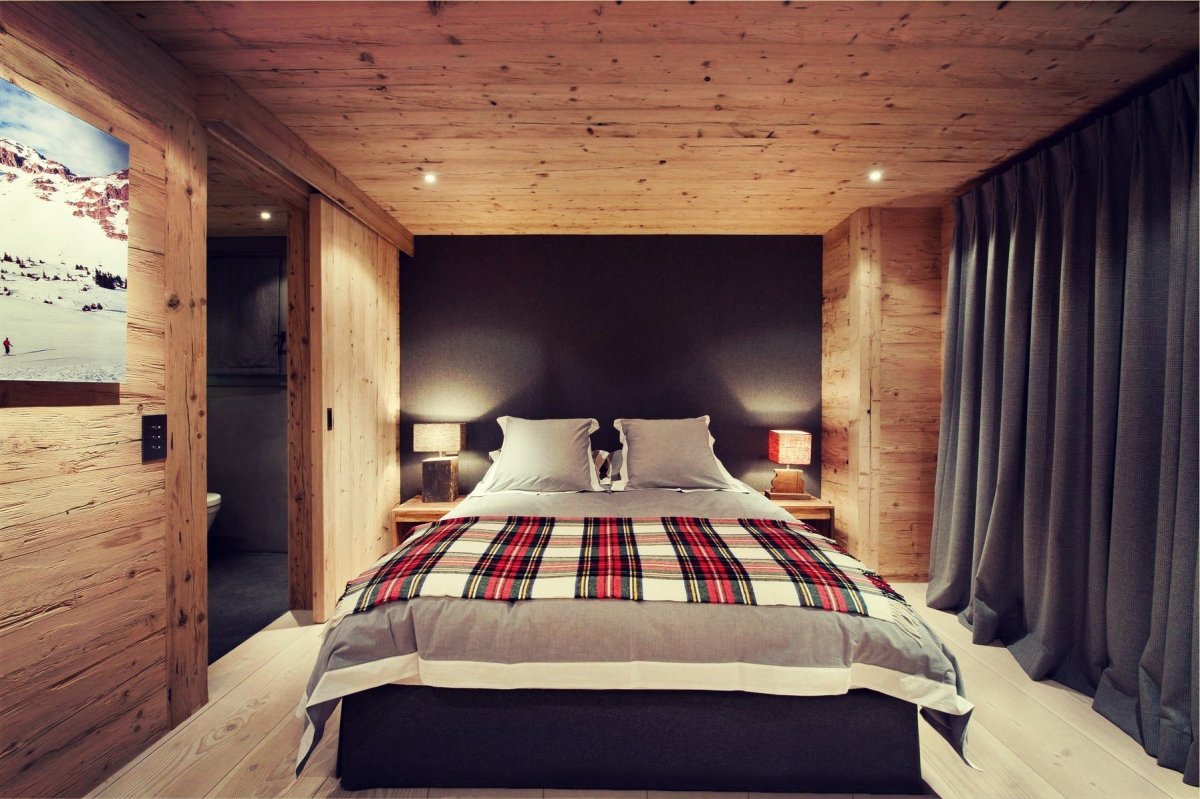 Спальня в деревянном доме