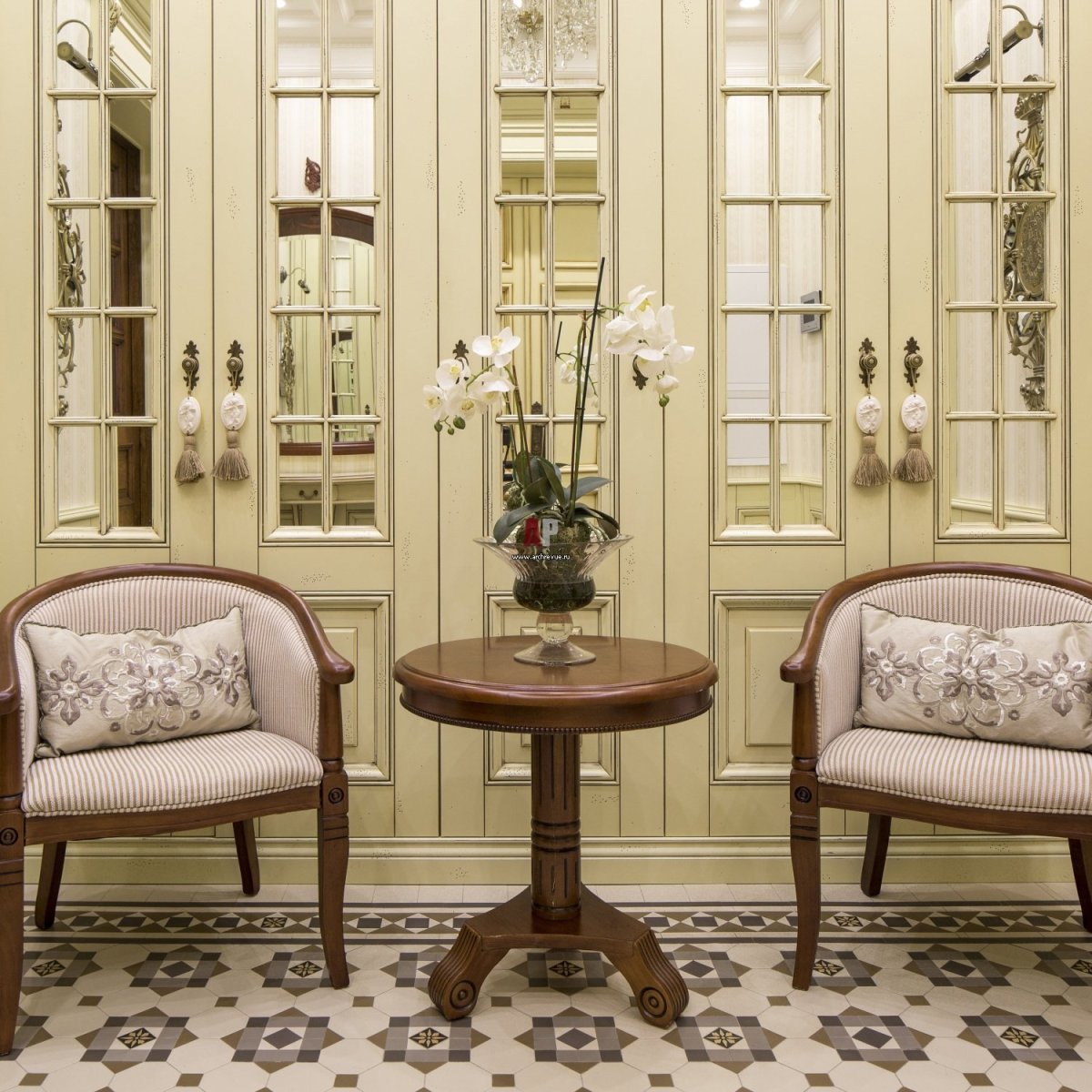 Шкаф в английском стиле