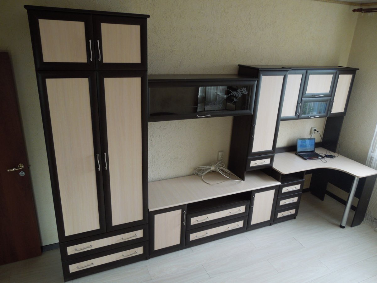 Мебельная стенка с компьютерным столом