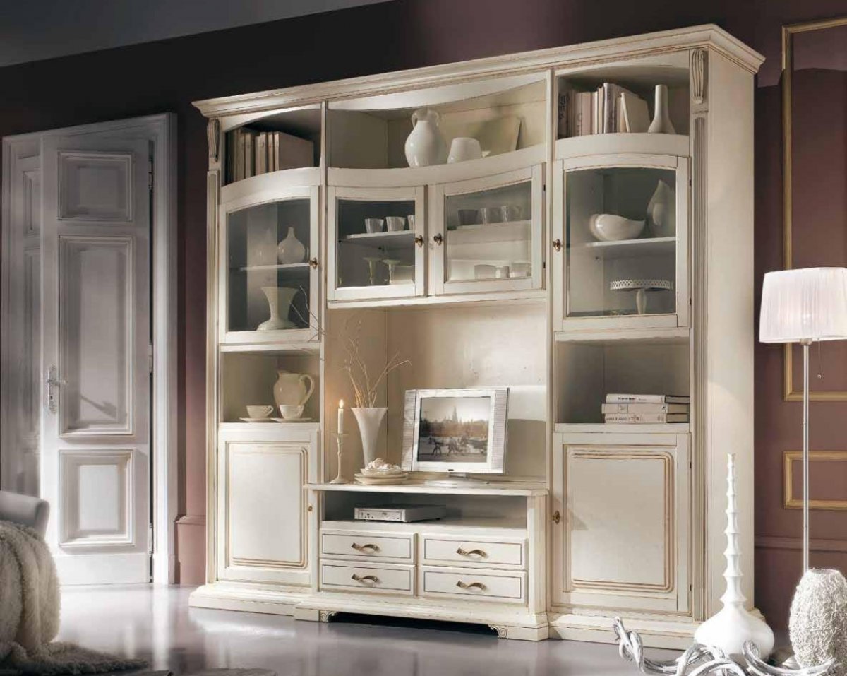 Стенка в классическом стиле