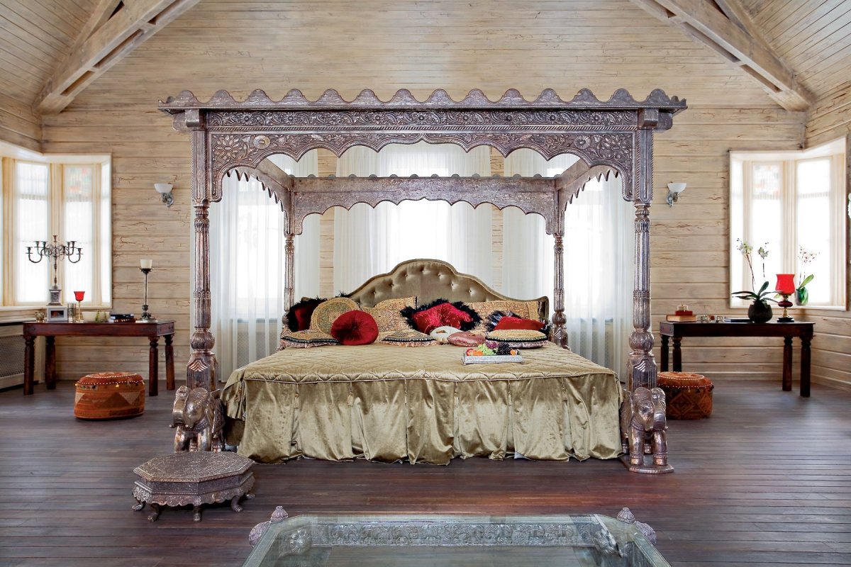 Кровать в индийском стиле