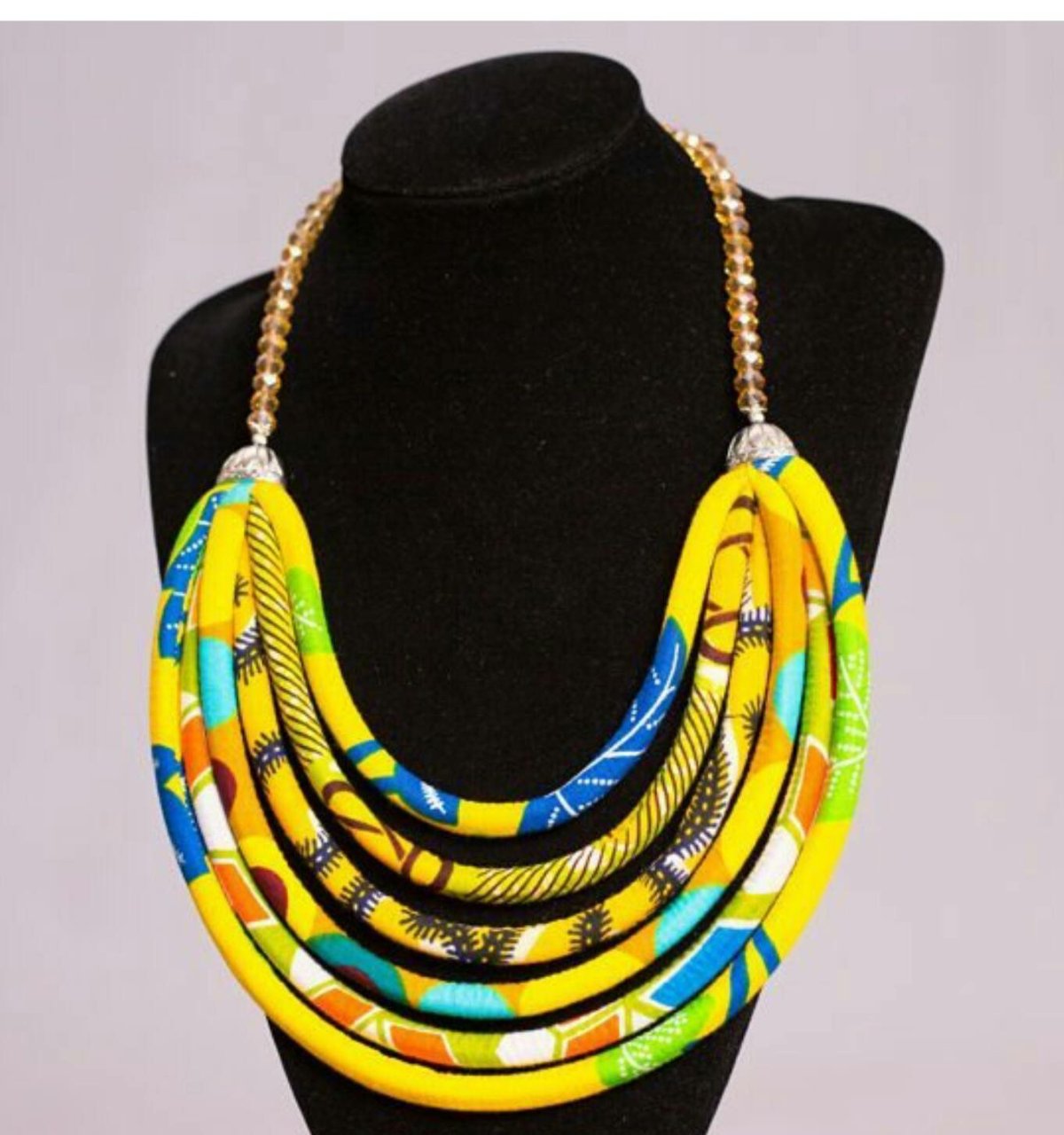 Африканские бусы из ткани