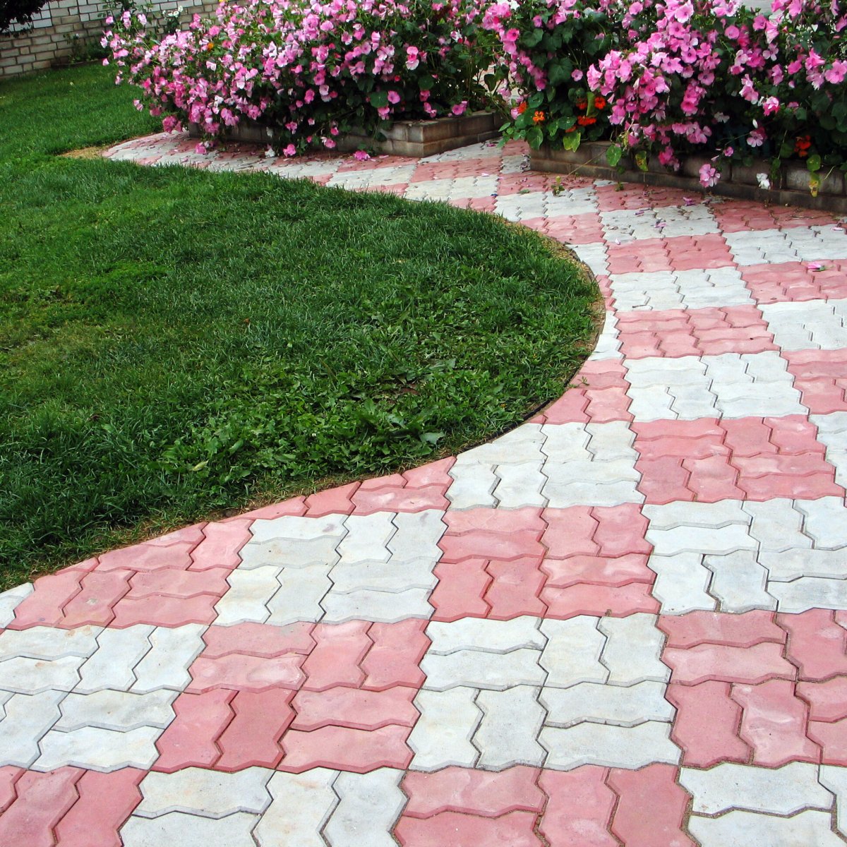 Тротуарная брусчатка мощение