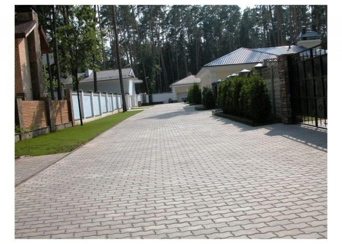 Тротуарная плитка во дворе