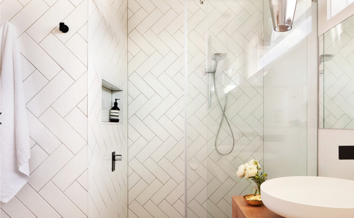 Плитка елочкой в ванной