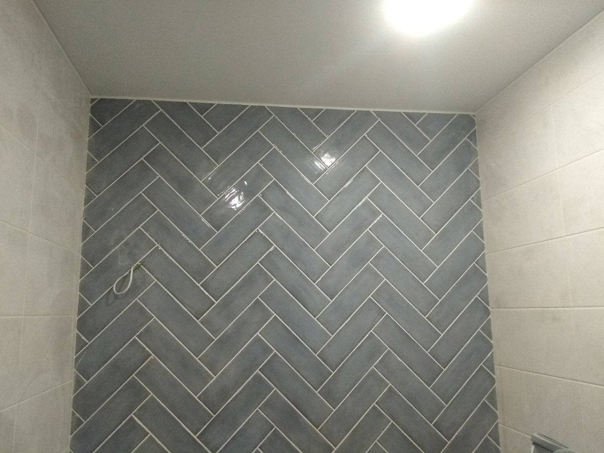 Плитка елочкой в ванной