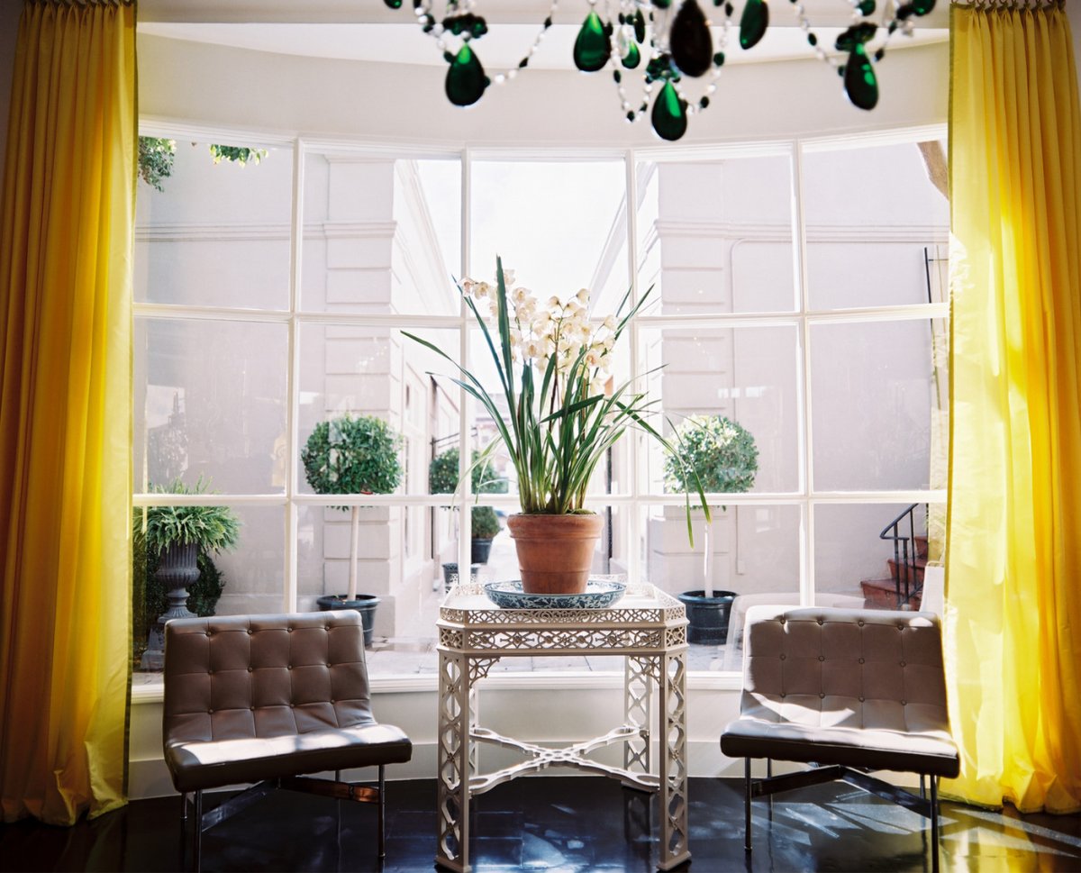 Окно с растениями интерьер