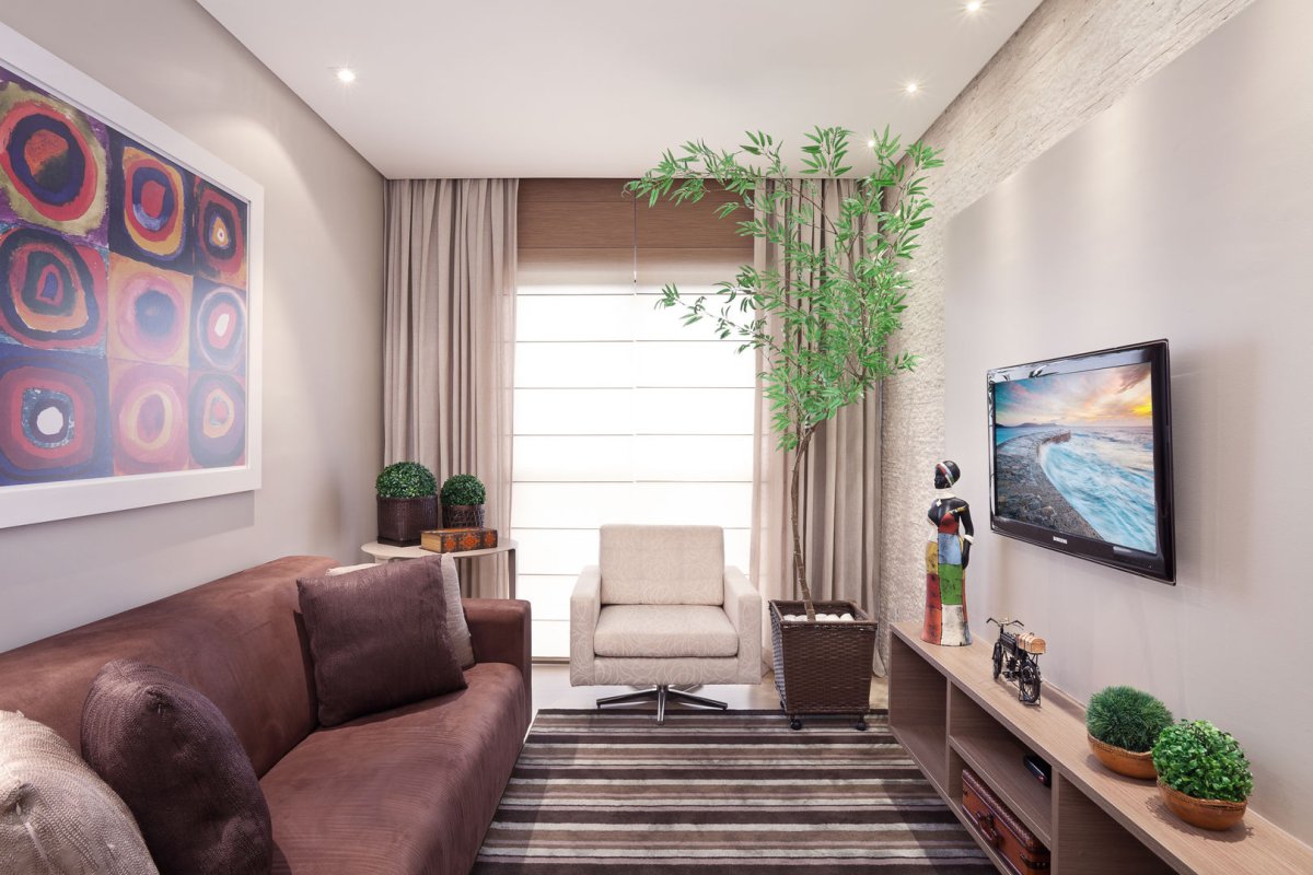 Интерьер длинной гостиной