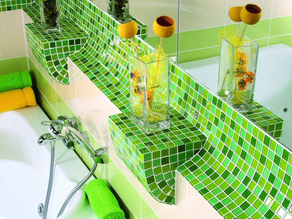 Яркая зеленая мозаика в интерьере