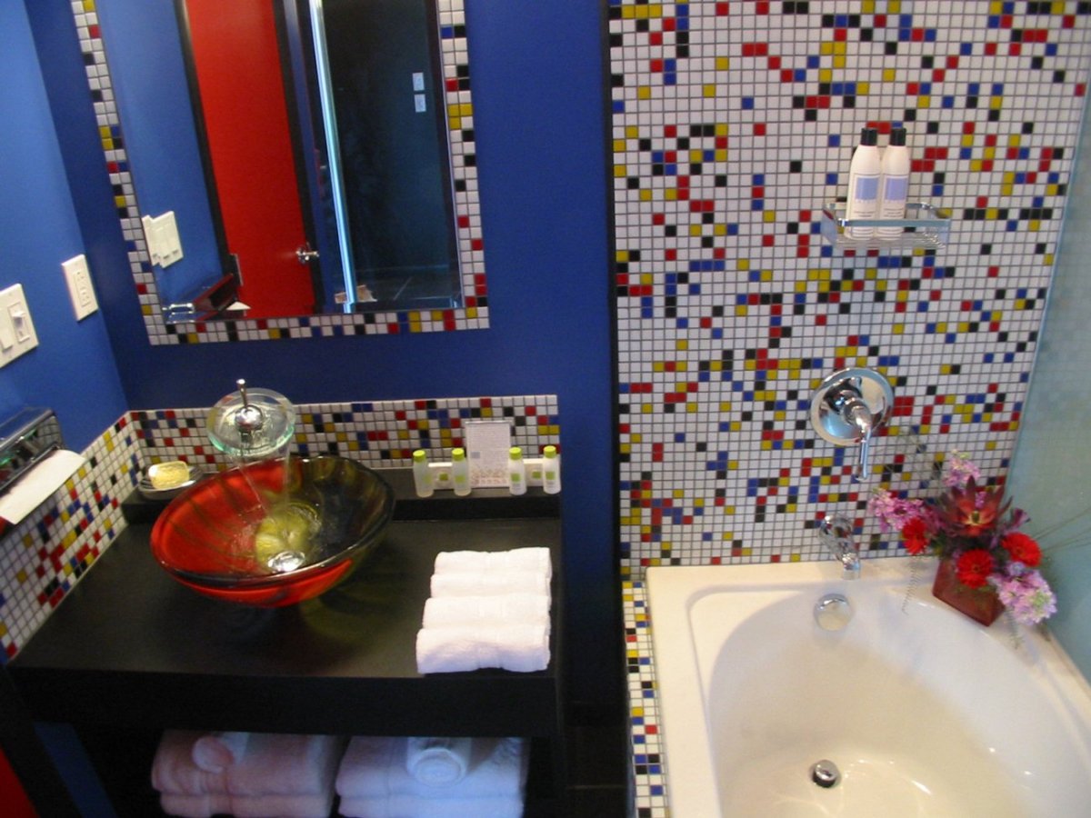 Обклеить стены в ванной самоклеющейся пленкой