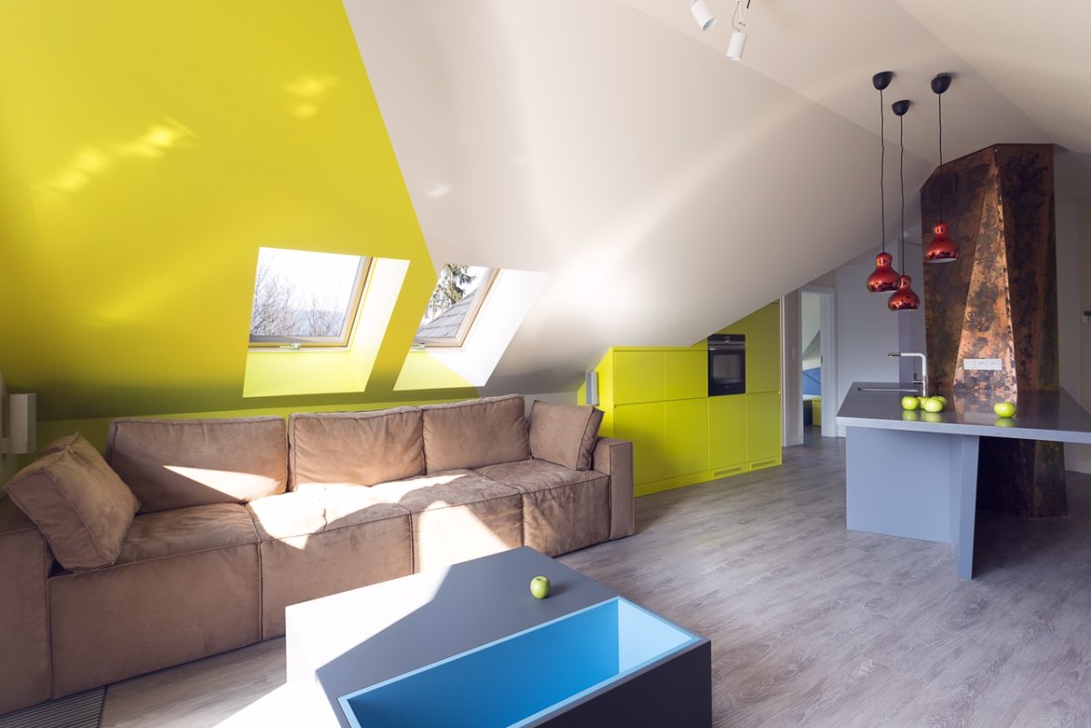 Натяжной потолок на мансарде