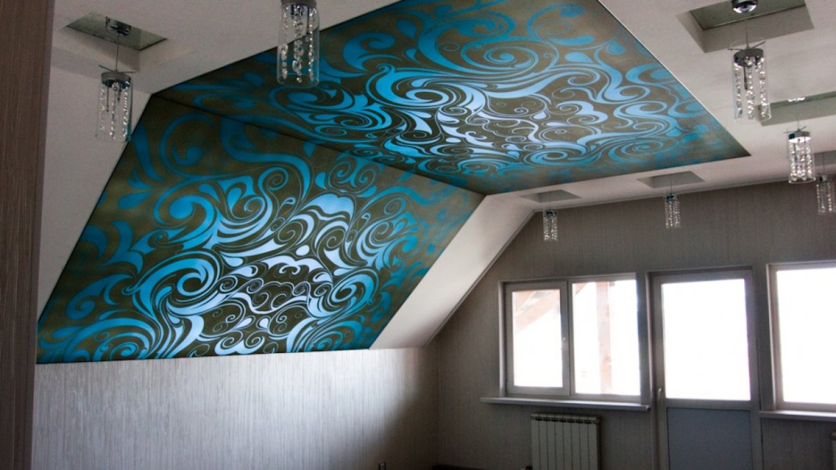 Натяжной потолок бирюзово коричневый с узорами
