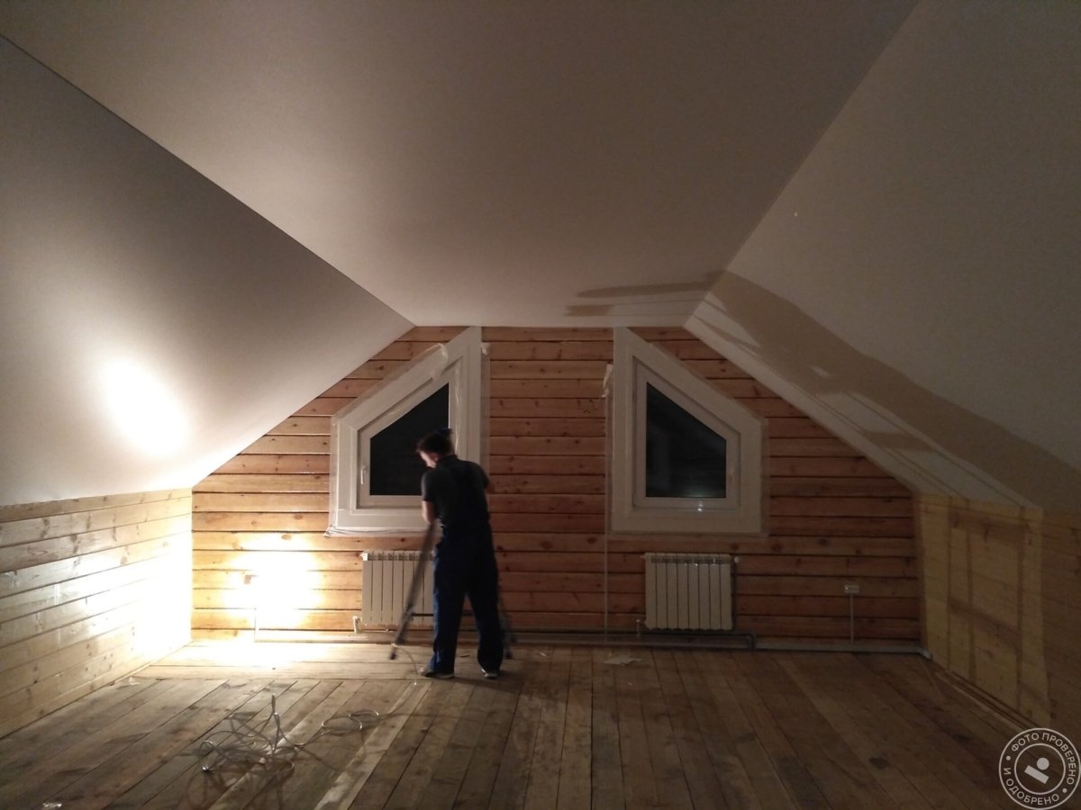 Натяжные потолки на мансардном этаже