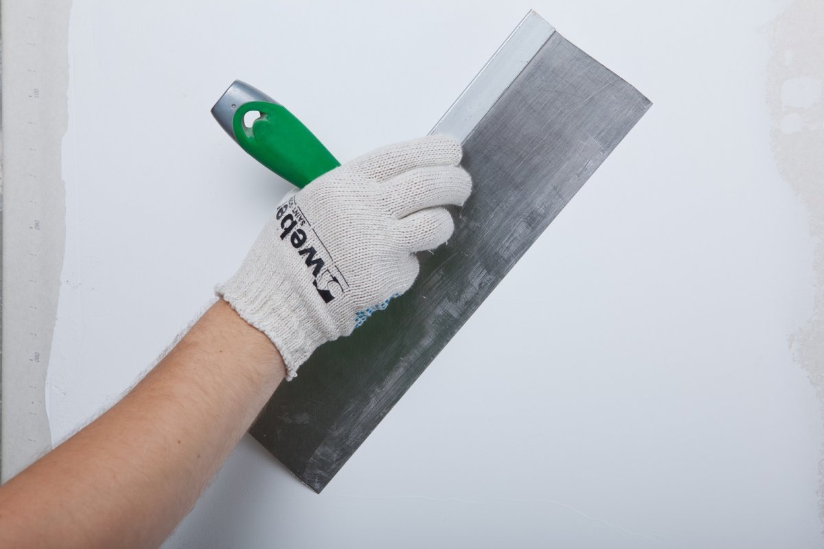 Шпатель для финишной шпаклевки стен