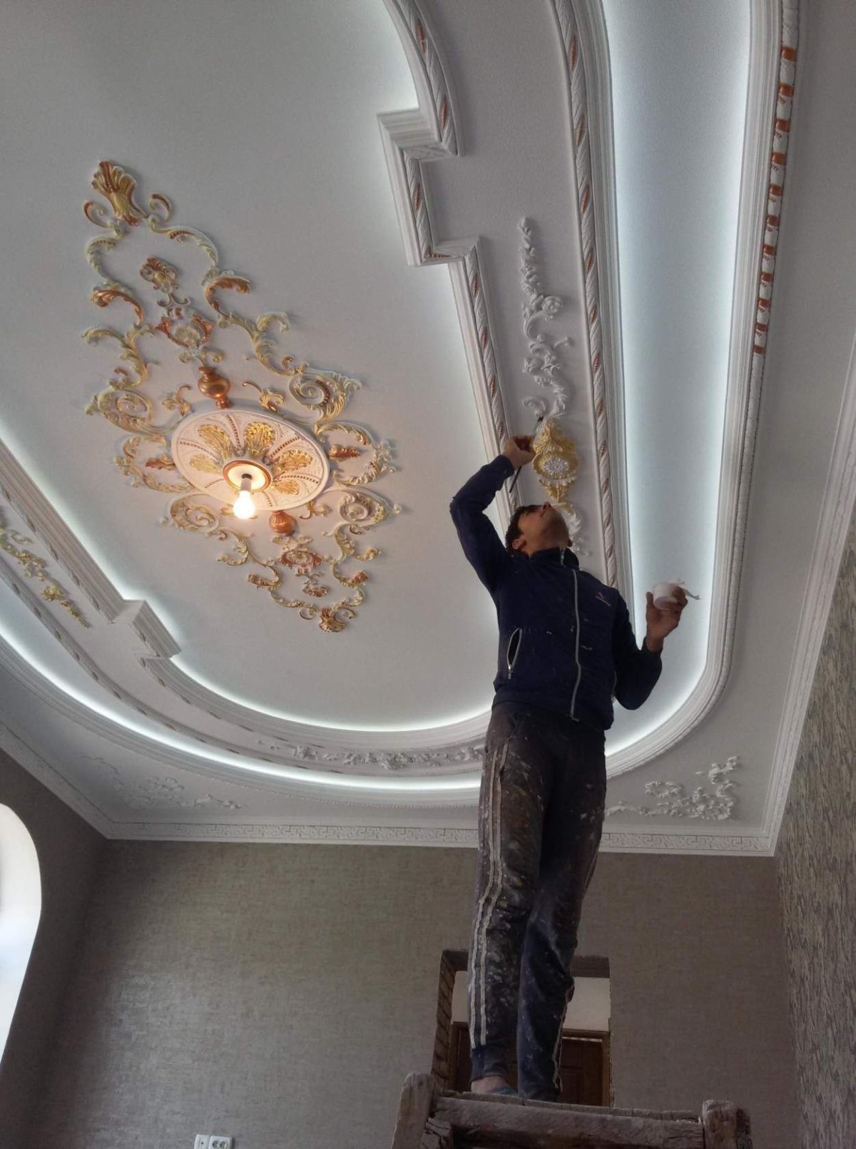 Фигурный потолок