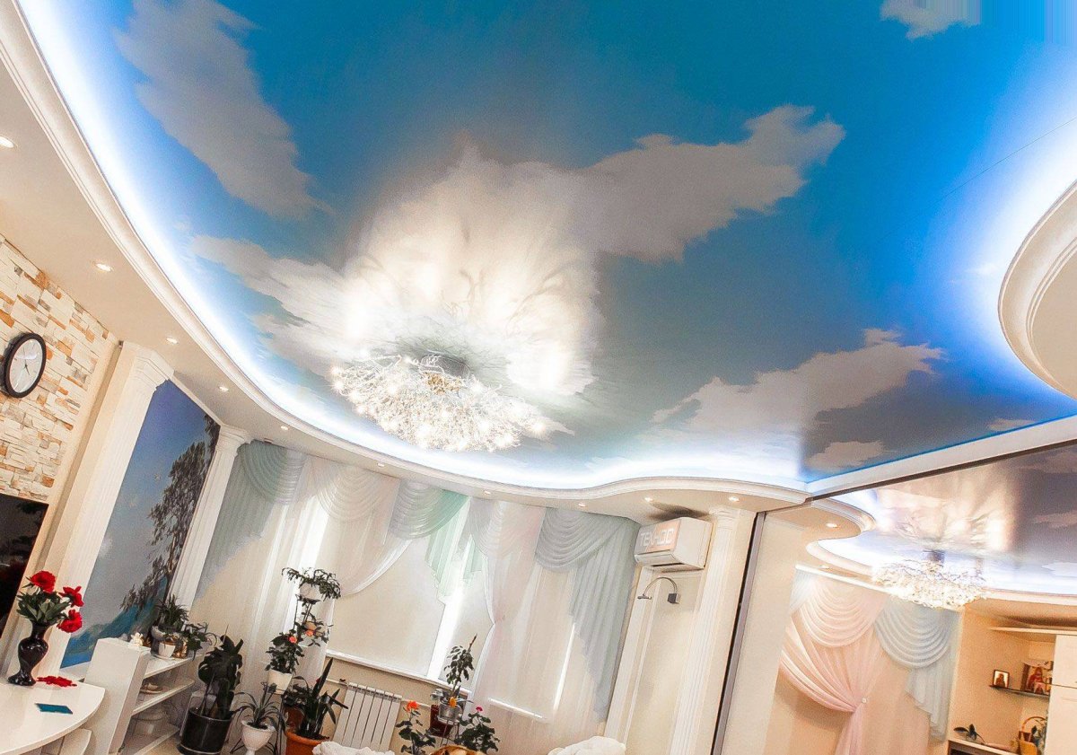 Натяжной потолок небо с облаками