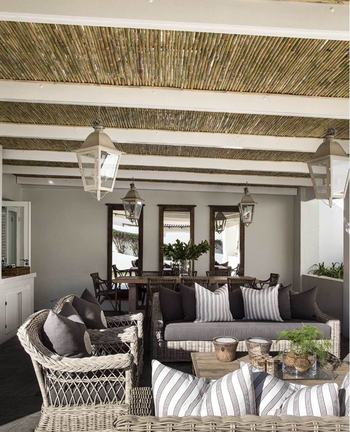 Плетеный потолок на веранде