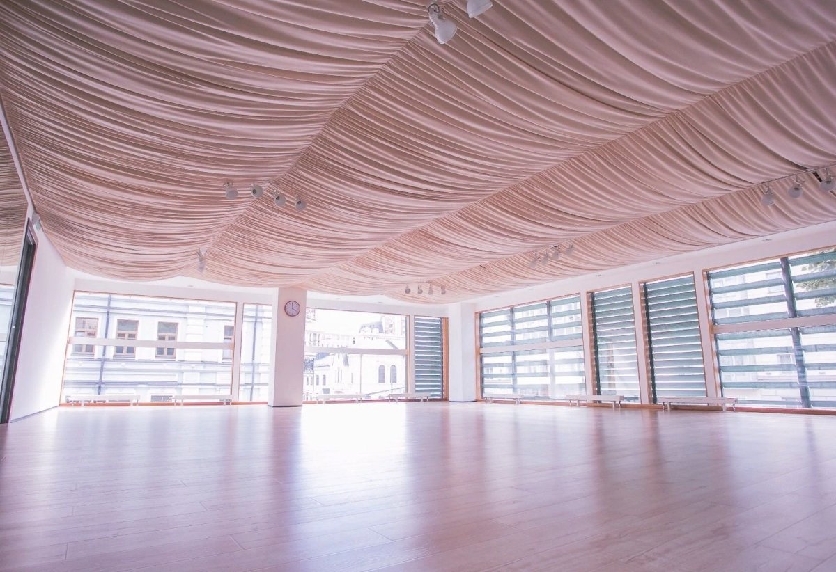 Драпировка потолка