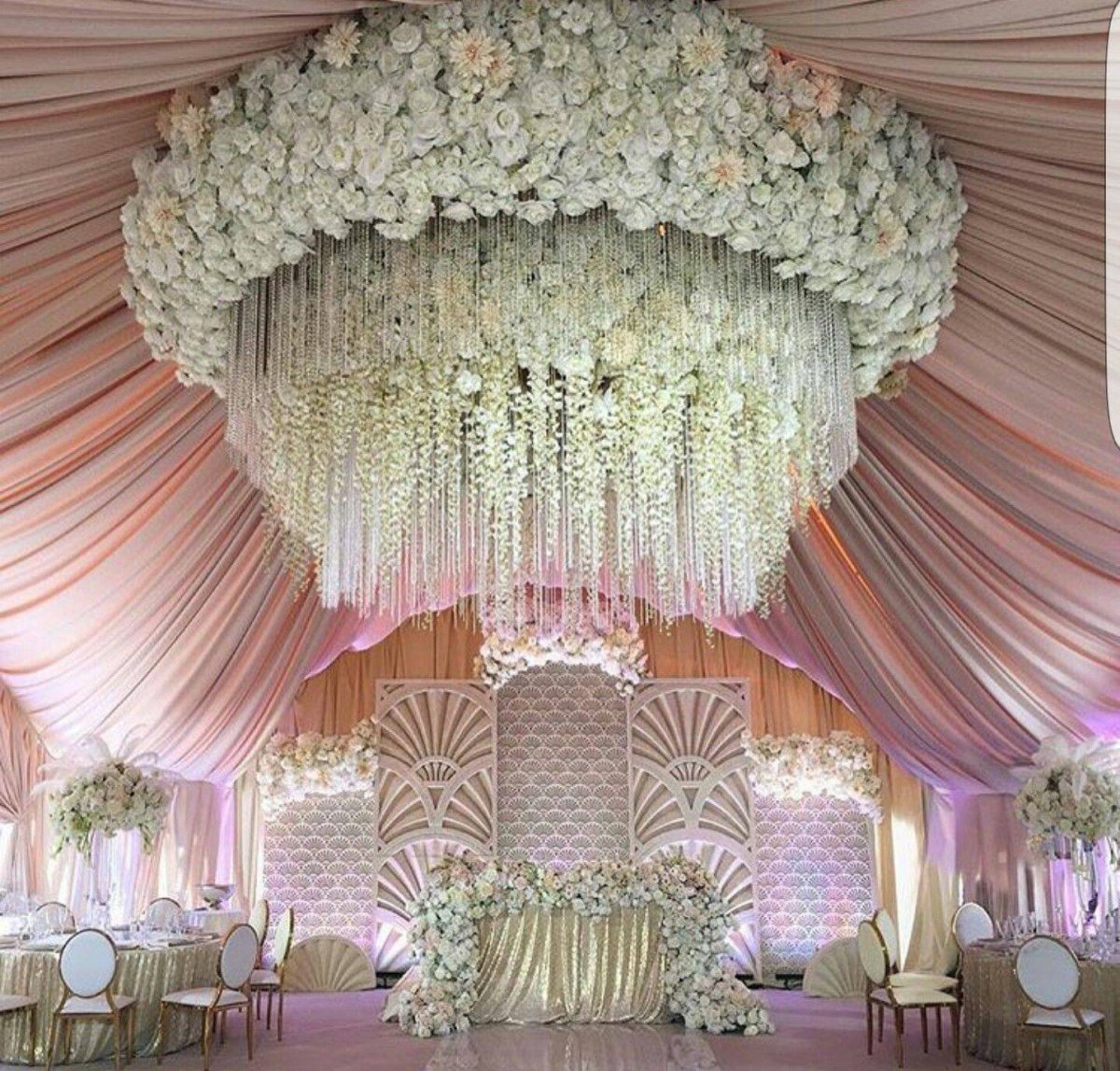 Невероятное украшение свадебного зала