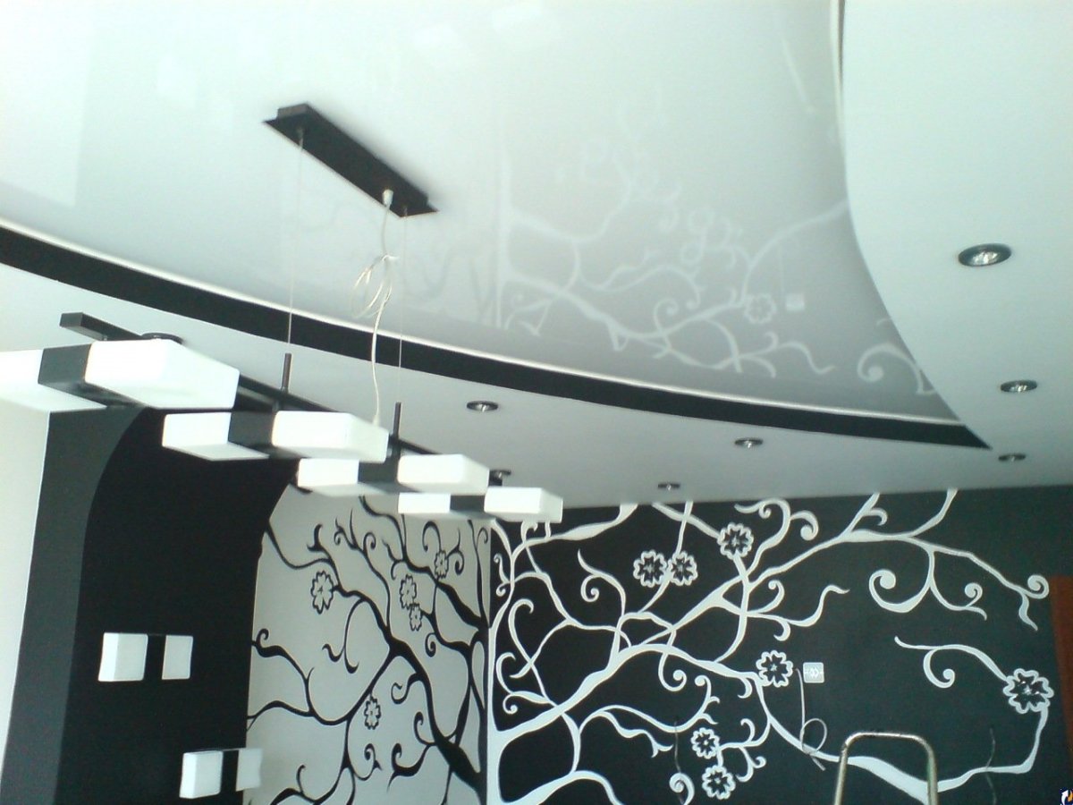 Натяжные потолки черный с белым комбинированный