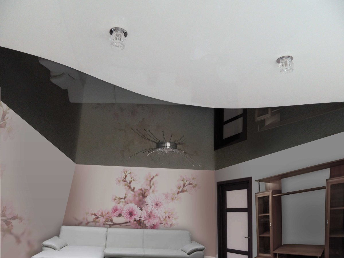 Двухцветные натяжные потолки