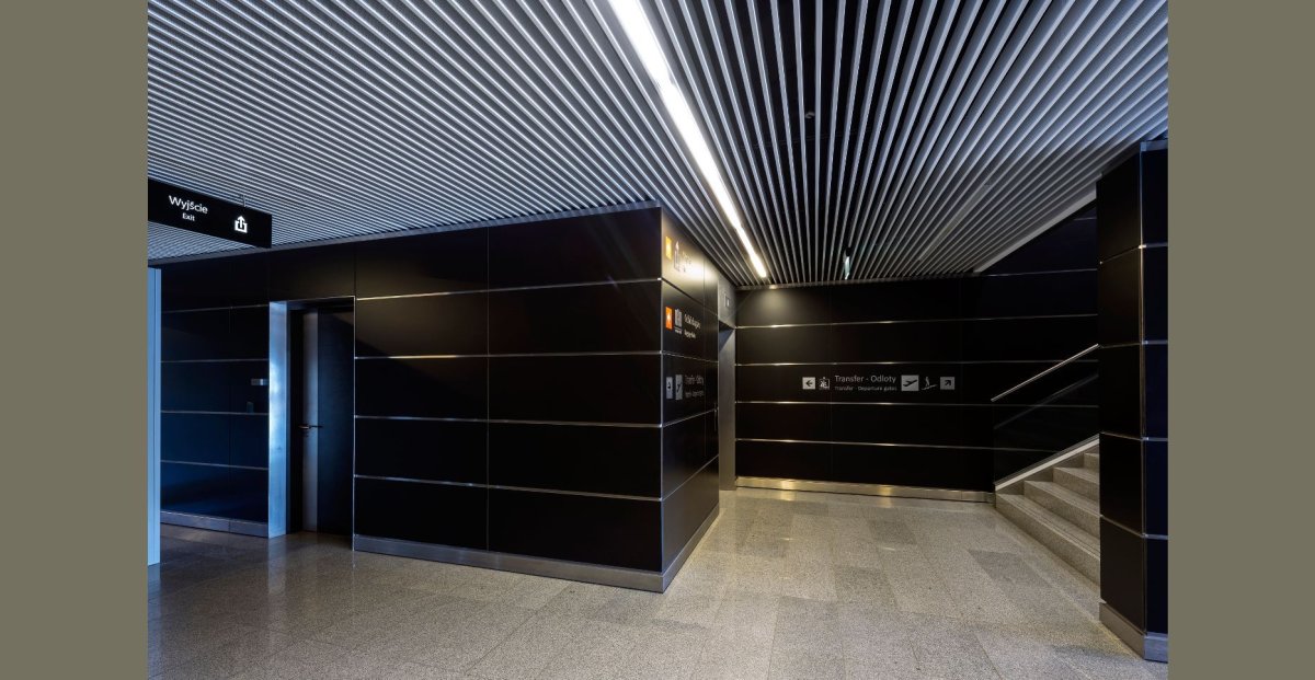 Кубообразный реечный потолок черный